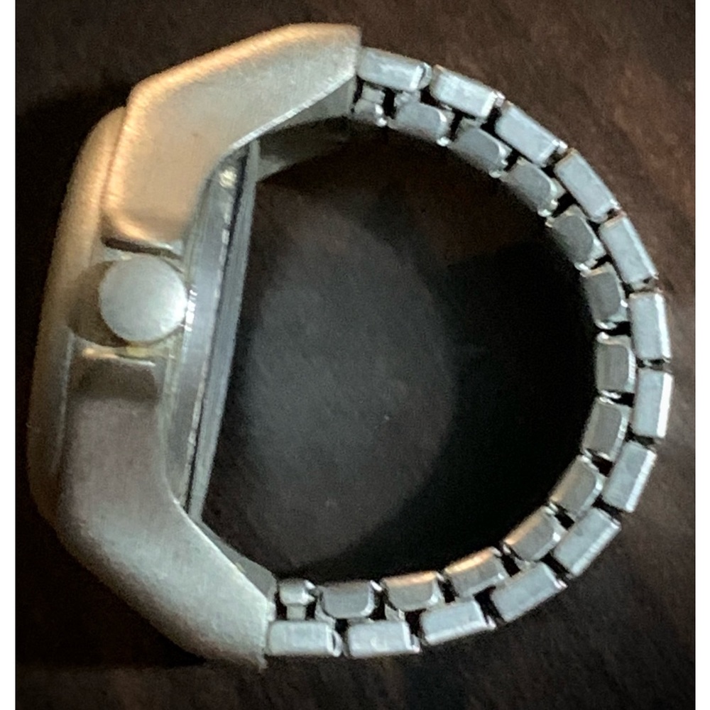 ⭐️SALE⭐️ TRUE VINTAGE 1997 Hellfire Finger Watch 🔥 Extremely RARE & Collectible - Picture 3 of 5